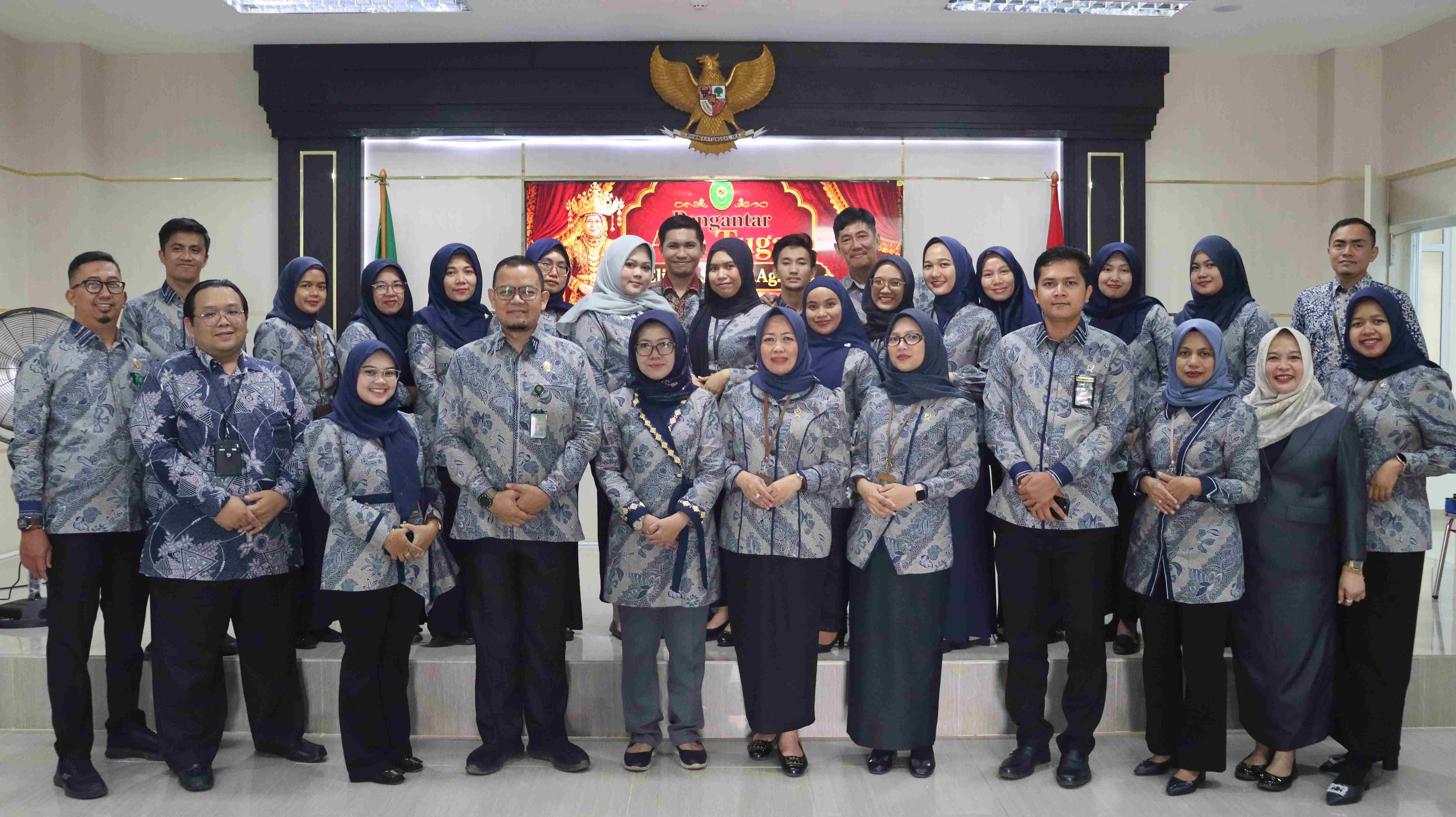 Pengantar Alih Tugas, PA Gedong Tataan Lepas Ibu Eliyati Sury, S.Ag., M.H. dengan Penuh Kehangatan